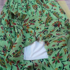 Knee Lenght Green Floral Skirt⚘️