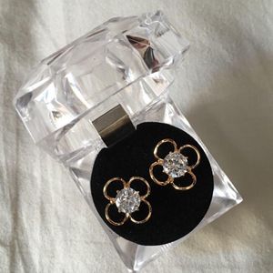 Brand New Crystal Flower earrings