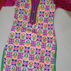 ✨️😍Kutchi Work Kurti With Batikh Print