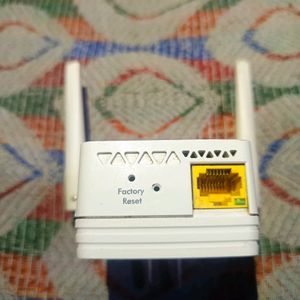 Netgear EX2700