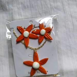 Price Drop❗😍 Orange Cute Flower Set ✨🦋