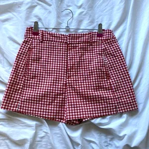 ✨cute red white strip short pant✨