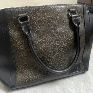 thia black leather handbag