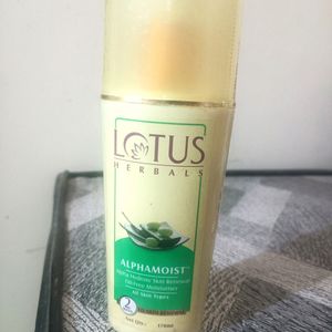 Lotus Herbals Alphamoist Oil Free Moisturizer