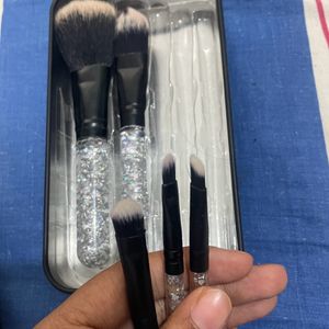 L’Oreal Paris Makeup Brushes