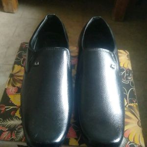 Black Shoe