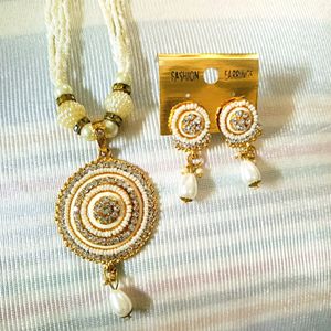 Beautiful Diamond And  Moti Necklace With Earrings