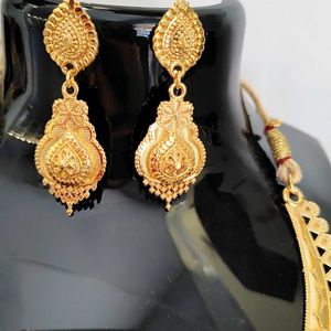 Golden Necklace And Earrings Set