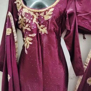 Golden Stone Embroidery work Kurta Set Size issue