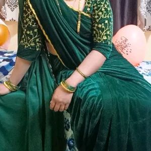 Designer Velvet Saree With Blouse Piece