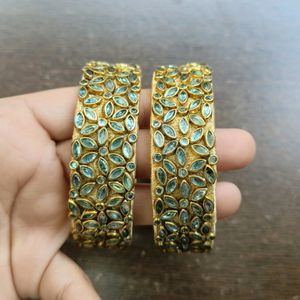 2 Bangles in Gleaming Gold