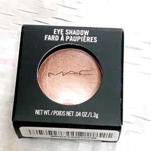 Mac Eyeshadow (Veluxe Pearls)✨