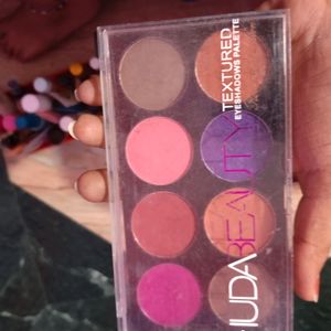 Eyeshadow Palette Very Pigmented