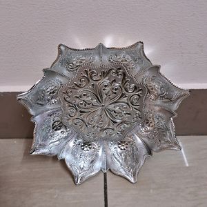 White Metal Fruit/flower Bowl