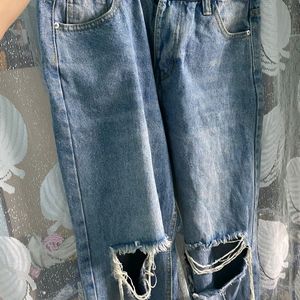 Trendy Knee Cut Jeans