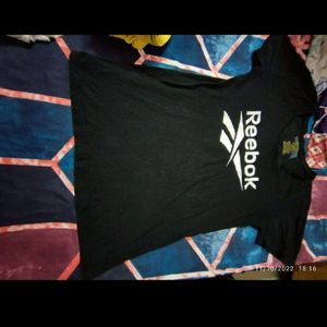 Reebok T-shirt