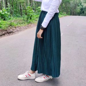 DL Fashion Women Solid Pleated Balck Skirt