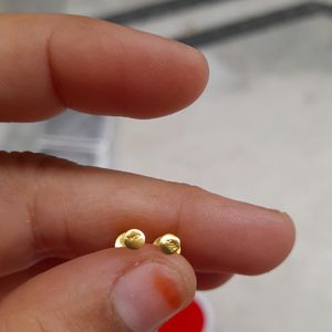 Beautiful New Dimond Cut Studs