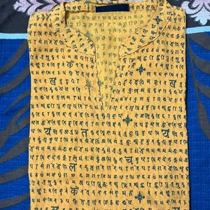 Shatranj Hindi Lipi Printed Kurta