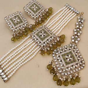 Beautiful Premium Kundan Choker Set