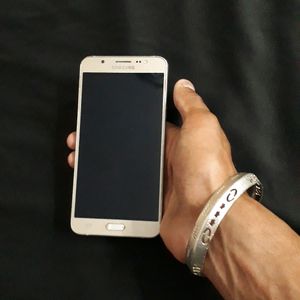 Samsung Galaxy J7 Mobile Phone