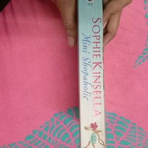 Mini Shopaholic By Sophie Kinsella (Swan Books)