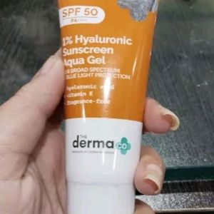 Derma Co.1% Hyaluronic Sunscreen Spf50