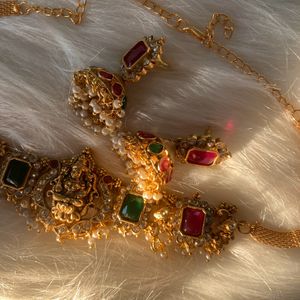 Temple Design Choker With Earning