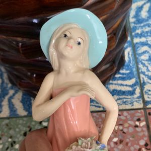 Sale‼️Porcelain Girl Statue