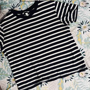 H&M LOOSE FIT T SHIRT