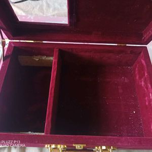 🟩offer Rs 300/🟩Red Valvet Storage Box For Makeup