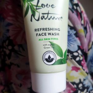 Refreshing Face Wash With Organic Green Tea