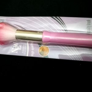 Foundation Blender Brush In Pink