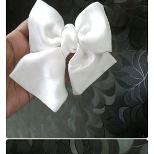 4 Hair tie And 1 Bow Clip