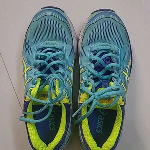 Sports Shoes For Running..trekking..walking