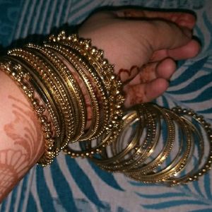 Golden metal bangles❤