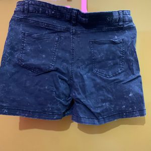 Shorts: no wear/tear sign