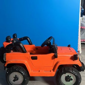 Battery Chargable Car For kids Upto 6-7 Yrs.