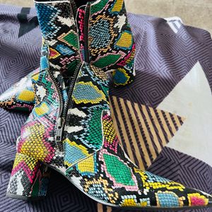 Croc Design Stylish Boots In Multicolour