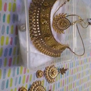 Necklace Set With Earrings And Maangtika