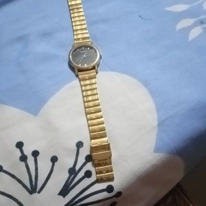 Golden Mens Watch With Black Dail