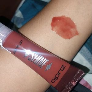 LIP ₹100 GLOSS STAY HOURS