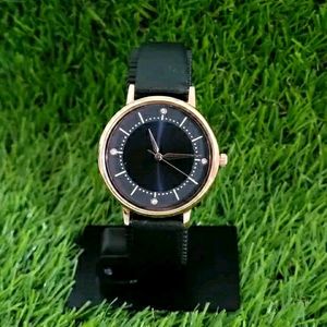 Black leather belt Ladies Anolog Wrist Watch