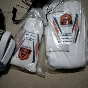 I Am Selling Cricket Kit Set And AllOf The Product