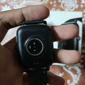 Noise Colorfit Icon Buzz Smartwatch