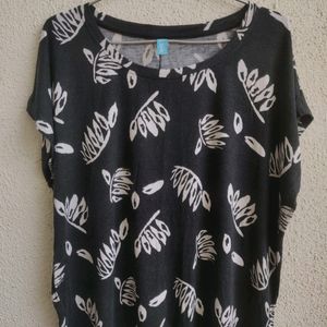 Casual Black & White Leaf Print Tshirt!