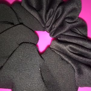 Black Scrunchie 🖤