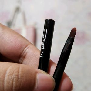 M.A.C Lip Brush With Free Spooly