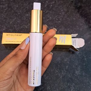 Myglamm Twist It Volumising Mascara