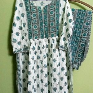 New/Unused Nayra Cut Kurti With Pant